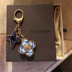 Louis Vuitton bag charm. Bijou sac Mosaique